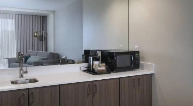 Четырёхместный номер Standard Courtyard St. Louis Brentwood