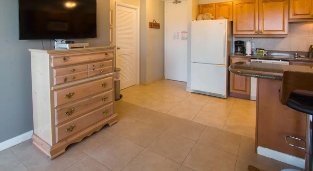 Номер Standard Waikiki Banyan - Pool View Tower 1 Suite 911