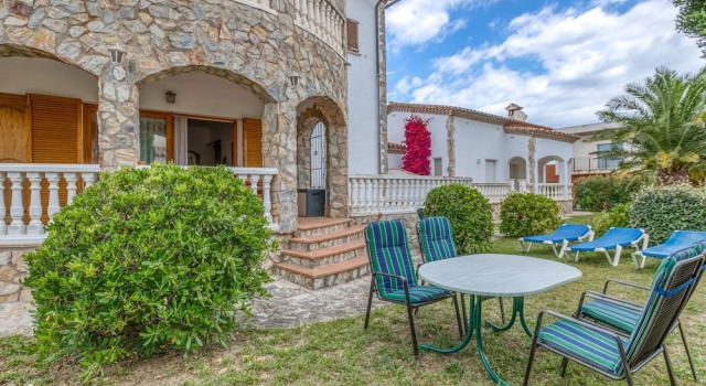 Cosy Townhouse in Vilamacolum With Shared Garden and Swimming Pool