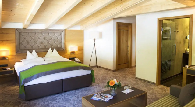 Двухместный номер Comfort с балконом и с видом на сад Bruggers Genießerhotel Lanersbacherhof