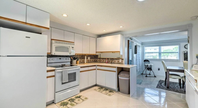 Коттедж с 3 комнатами Canalfront Hudson Home W/private Dock & Yard!