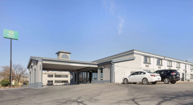 Quality Inn & Suites Bloomington University Area, Book Hotel Bloomington Illinois