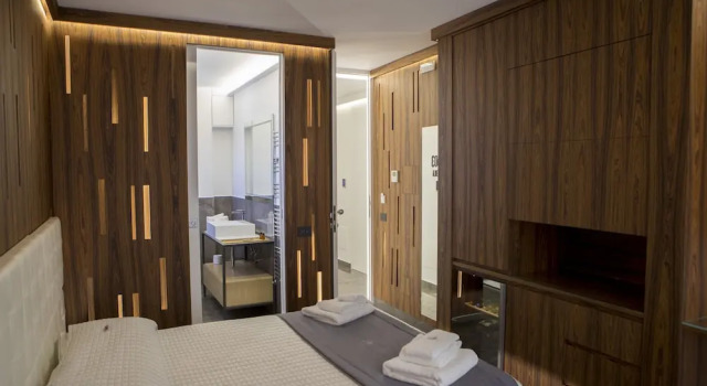 Luxusní Dvoulůžkový s manželskou postelí pokoj s balkonem Upper Rooms