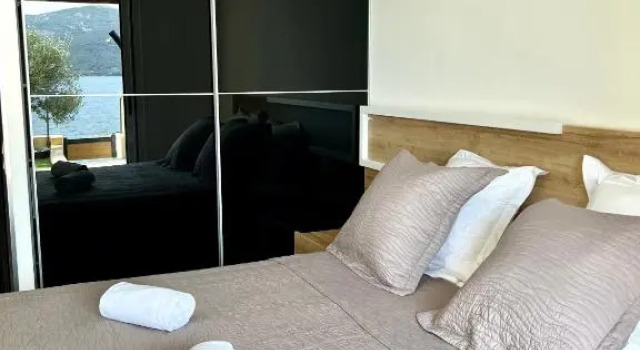 PIEDS DANS L'EAU, TIUCCIA, appartement 2-4 pers, Забронировать Апартаменты/квартира Тьючча South Corsica