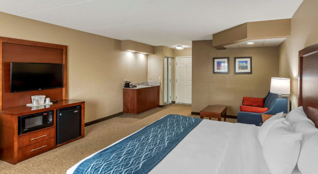 Двухместный номер Standard Comfort Inn & Suites Jackson - West Bend