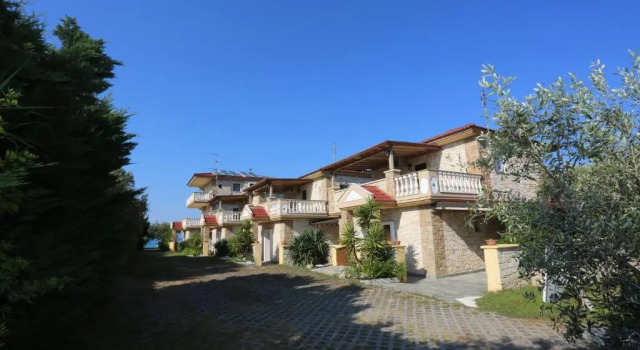 Вилла Villa Argo 3 - Beachfront, Big gardens, Location!