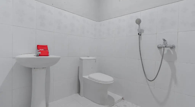 Двухместный номер Standard RedDoorz Plus at Bukit Cinta Street Balikpapan