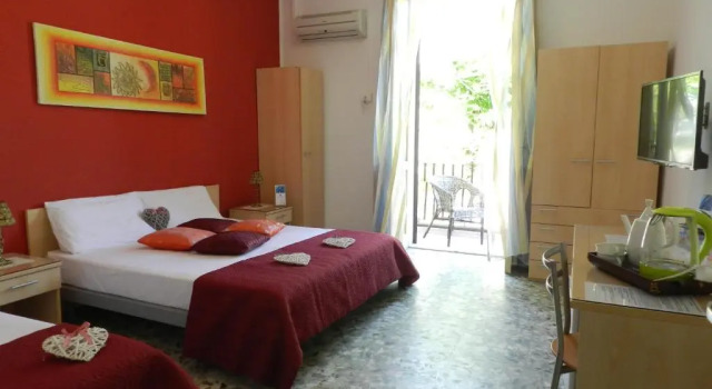 Трёхместный номер Standard с балконом Actinia Accommodation