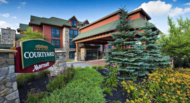 Courtyard Marriott Lake Placid, Забронировать Отель Отели и гостиницы Лейк-Плэсид, рядом с Музей зимних олимпийских игр в Лейк-Плэсиде, Отель