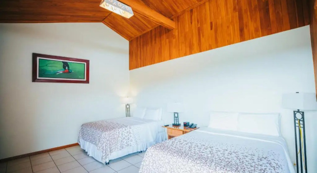 Четырёхместный номер Deluxe Ficus Sunset Suites