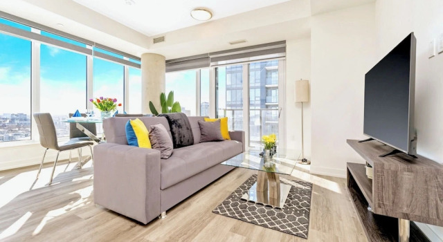 High Rise 1BR Building With Gorgeous Views, Varaa Hotelli Kitchener 