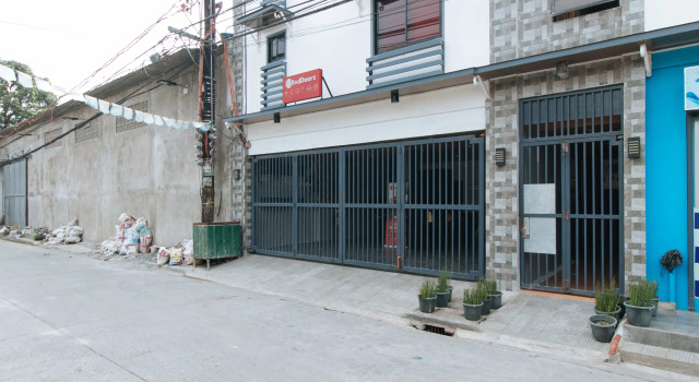 RedDoorz near Christ the King Medical Center, Забронировать Отель  