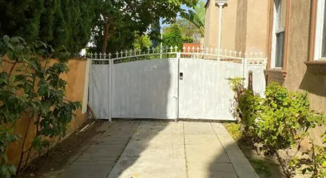 Adorable 3Bd, 3Ba Home in Beverly Hills