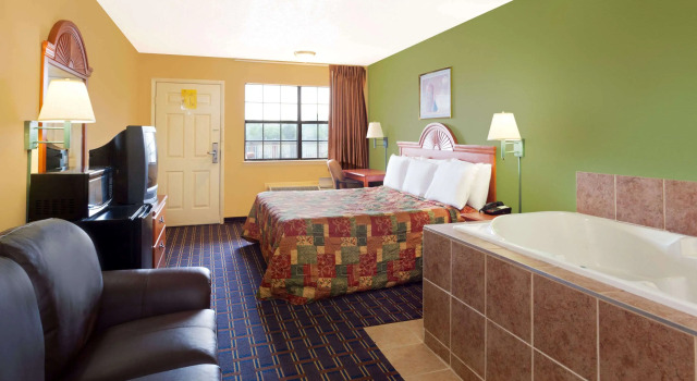 Days Inn by Wyndham Downtown-Nashville West Trinity Lane, Prenota Hotel Hotel a Tennessee con piscina, Piscina