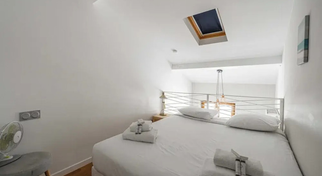 Bright Duplex With a Mezzanine - Cannes Center, Забронировать Апартаменты/квартира Отели Канн с парковкой, рядом с Le Croisette Casino Barriere de Cannes, Парковка
