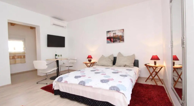 Студия Rooms and Apartments Sally