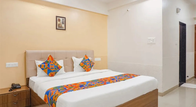 Номер Deluxe FabHotel Embassy