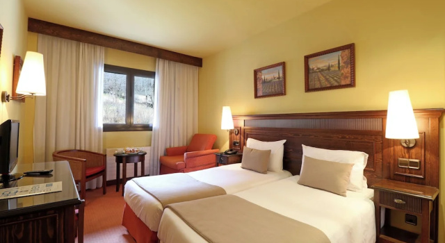 Трёхместный семейный номер Standard RVHotels Tuca