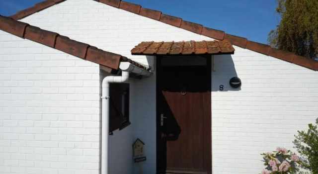 Коттедж с 2 комнатами Strandjutter huisje 8