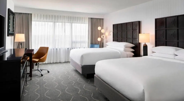 Четырёхместный номер Standard Renaissance Baltimore Harborplace Hotel