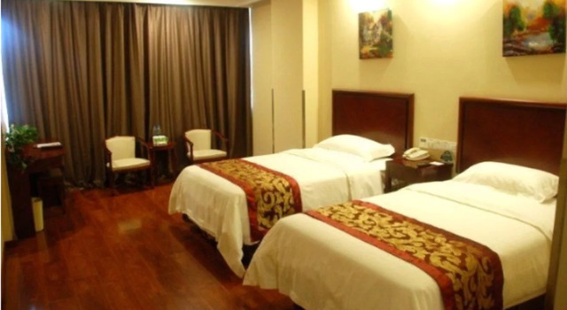 GreenTree Inn FengTai ZhongShan North Road Express Hotel, Prenota Hotel Huainan 