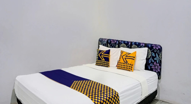 OYO Life 91718 Kost Damai Syariah, Book Hotel Hotels in Sedati with Parking, Parking