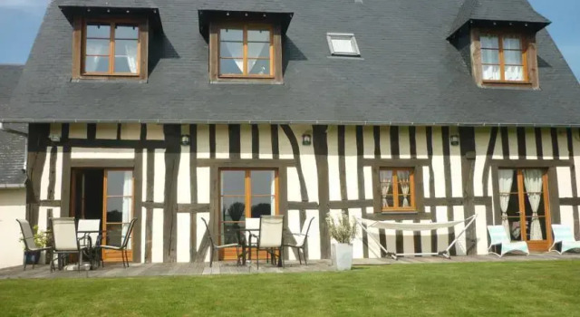 LA GRANGE D'ISNEAUVILLE - chambres d'hôtes, Book Guesthouse  