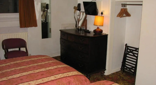 Трёхместный номер Economy Lancaster Hotel
