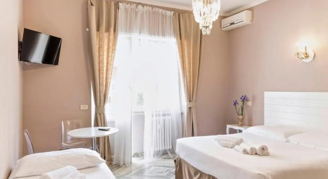Трёхместный номер с балконом Roma Talenti Breme B&B