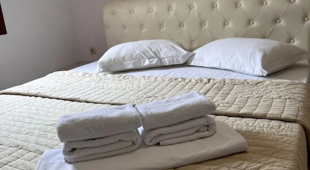 Вилла Birds Villa Apartments with Heated Pool - Including Car and Breakfast