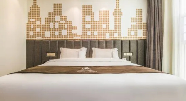 Семейный люкс Deluxe Xiyuemoon Hotel (Kunming Harmony Square Linyuqiao Subway Station Hotel ))