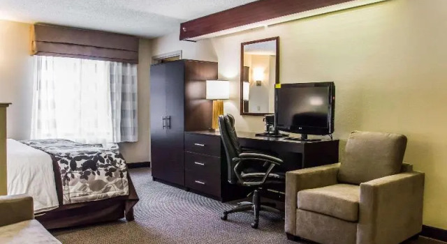 Люкс Sleep Inn Airport - Billy Graham Parkway