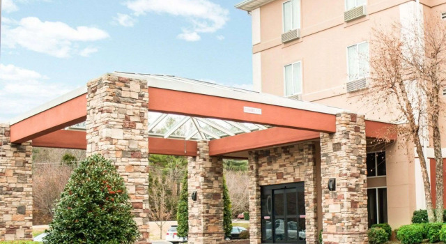Comfort Suites Nashville Airport - BNA