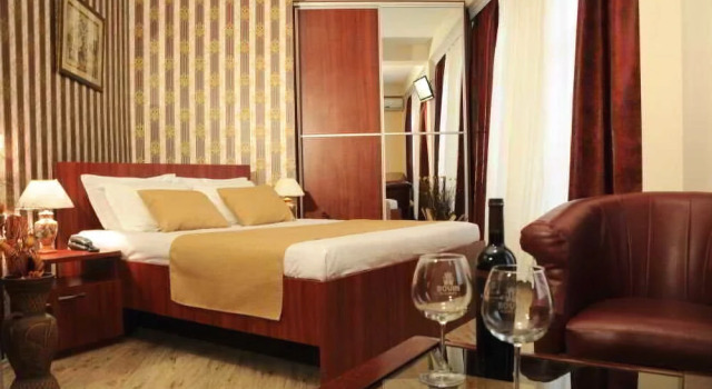 Hotel Royal Skopje, Rezerwuj Hotel Hotele w Skopje z parkingiem, Parking