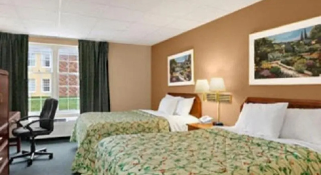 Четырёхместный номер Deluxe Days Inn by Wyndham Madisonville