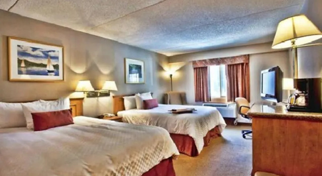 Четырёхместная студия Humphry Inn and Suites