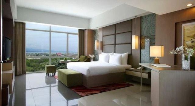 Полулюкс Hotel Santika Palu