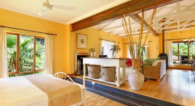 Апартаменты Deluxe Apricot Gardens Guesthouse