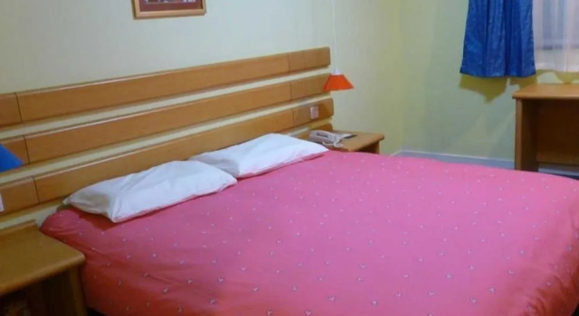 Home Inn Hotel, Varaa Hotelli Minhang 