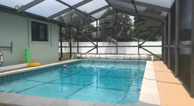 Коттедж Bright Venice Home w/ Yard < 4 Miles to Beach!