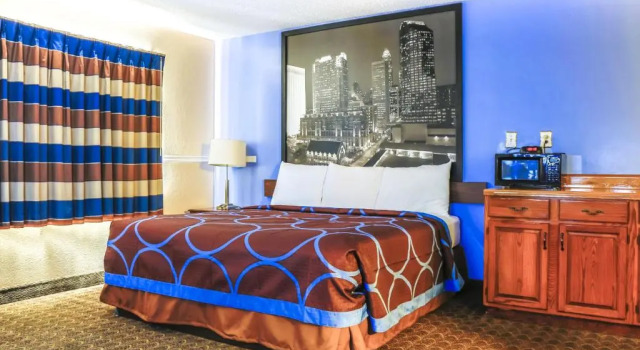 Номер Standard Super 8 by Wyndham Charlotte University