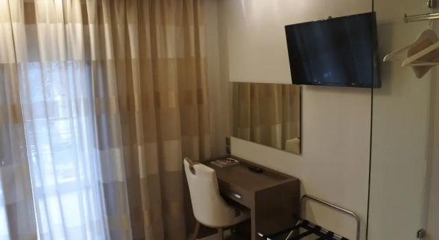 Полулюкс Hotel Konaki