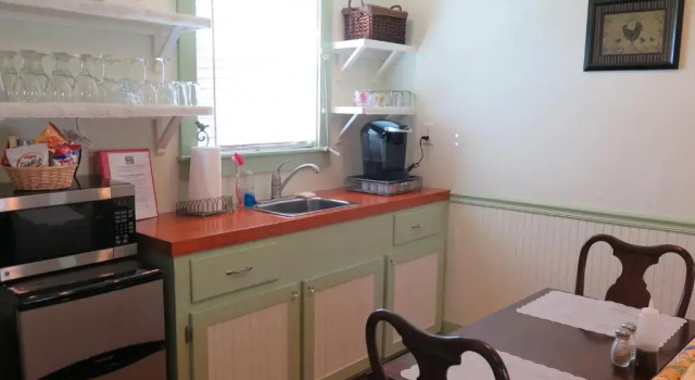Люкс Deluxe Yellow House B&B