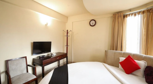 Capital O 18260 Hotel Crystal Park Inn, Забронировать Отель Отели штата Карнатаки 3 звезды, 3*