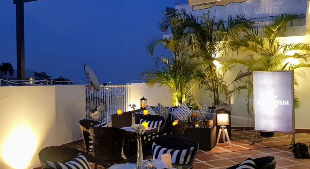 The Triplex Sky Penthouse Hotel, Забронировать Отель Отели Района 7 с завтраком, Завтраки