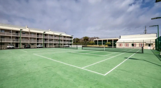 Spectacular views with numerous amenities and pools on sands of Orange Beach