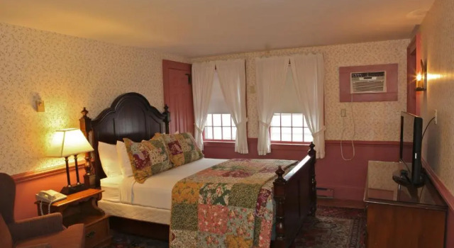 Номер Deluxe Publick House Historic Inn and Country Motor Lodge