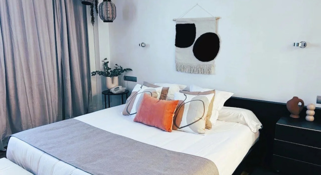 Полулюкс AZZ Valencia Táctica Hotel