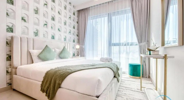 Radiant 3BR With Assistant Room at Harbour Views Tower 1 by Deluxe Holiday Homes, Забронировать Апартаменты/квартира Отели Дубая с бассейном, Бассейн