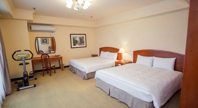 Семейный люкс с балконом Jiuwu Hotel